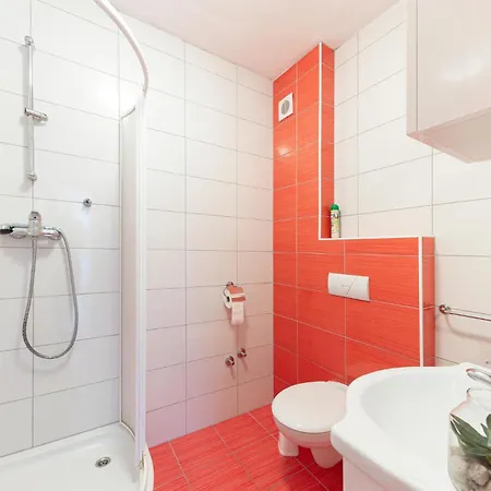 1 Bedroom Amazing In Apartment *