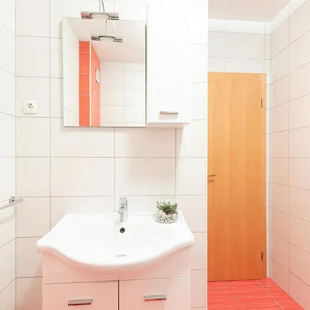 1 Bedroom Amazing In Apartment